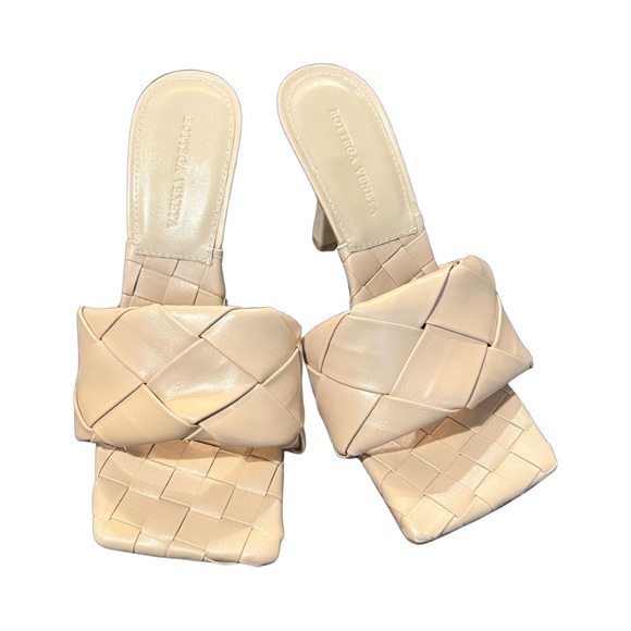 New BOTTEGA VENETA
Lido intrecciato leather mules size 36 - Picture 3 of 8